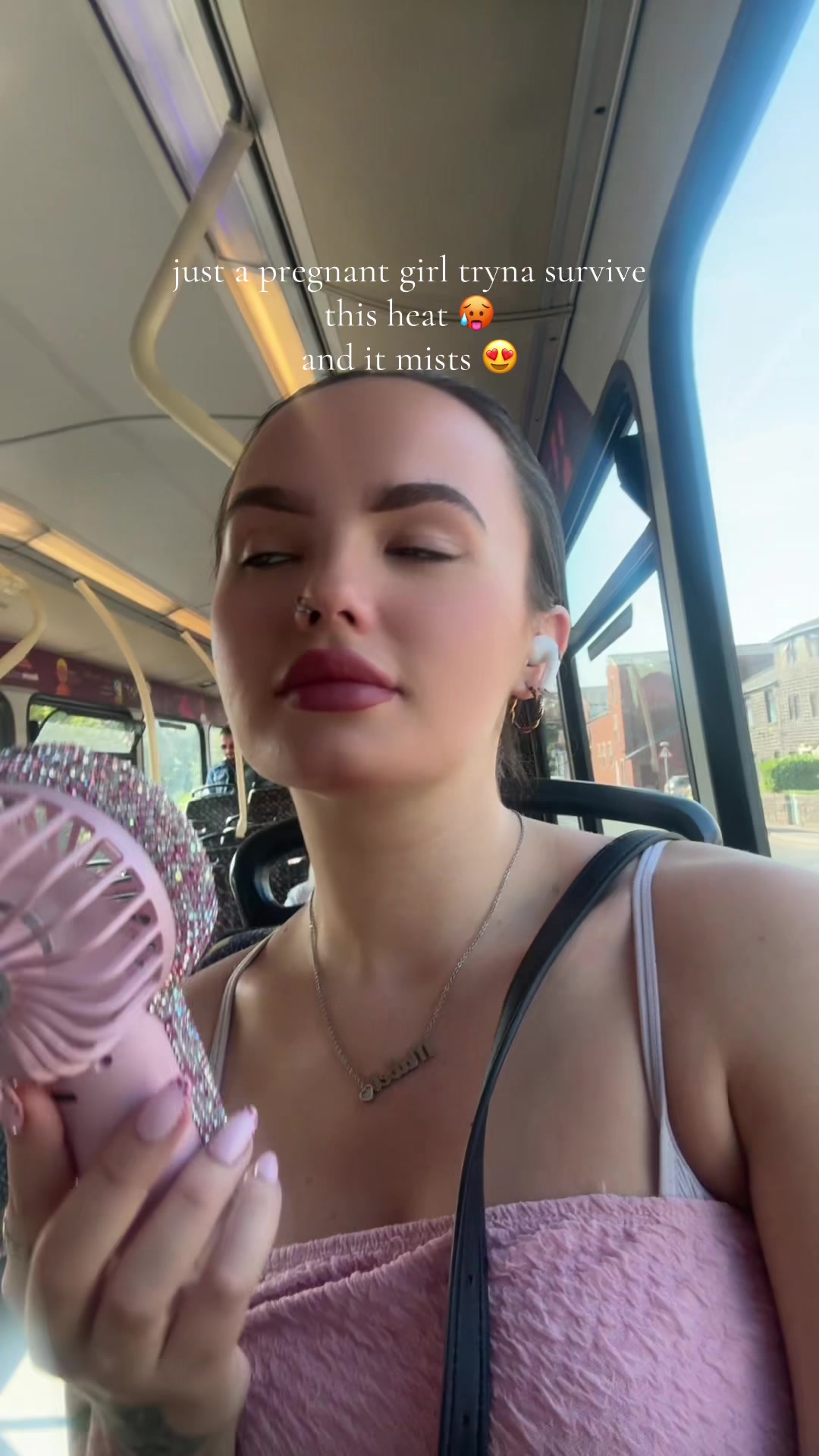 @MiaGrace🦋 (52K followers)
