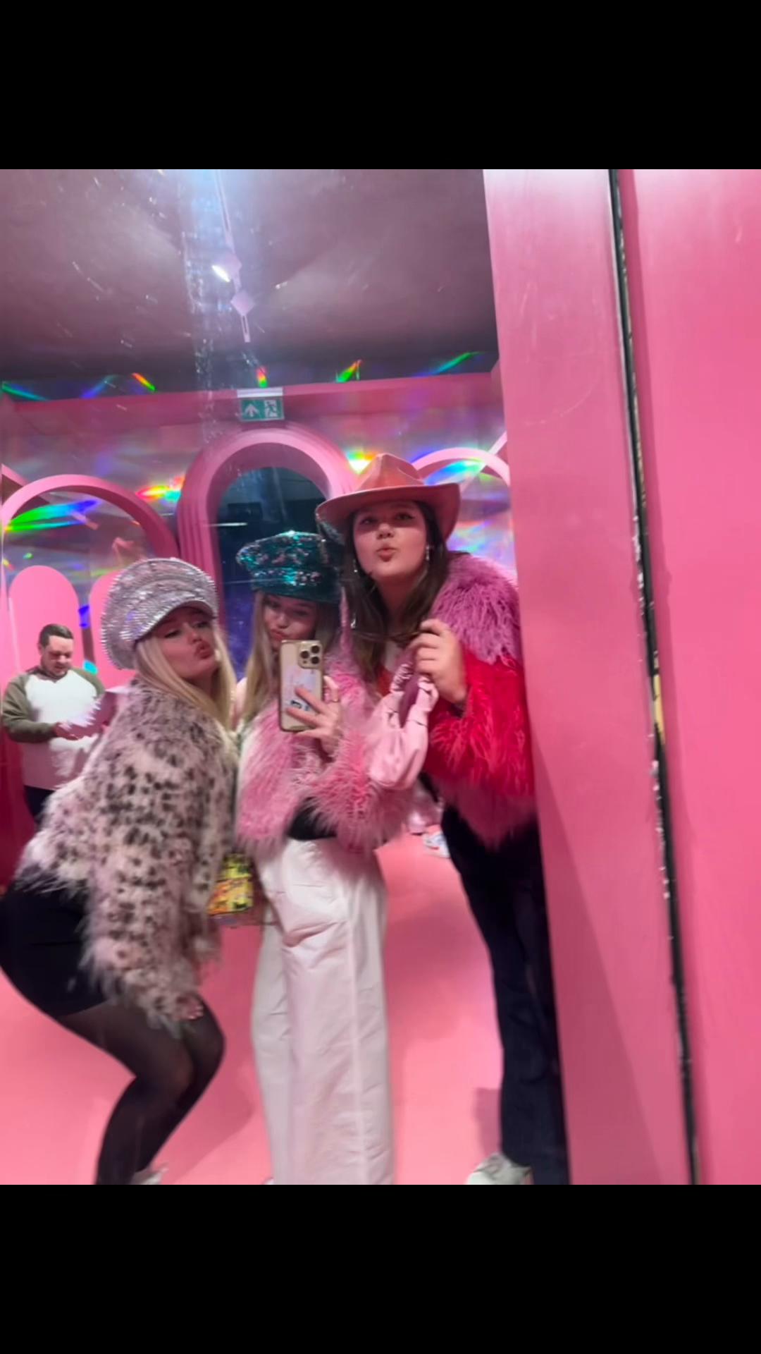 @elena🧞♀️
