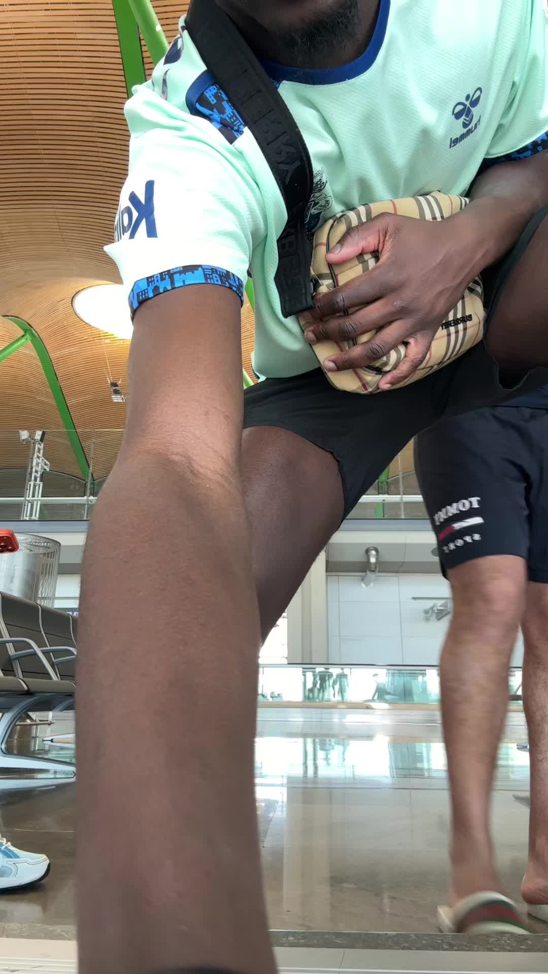 @De😄