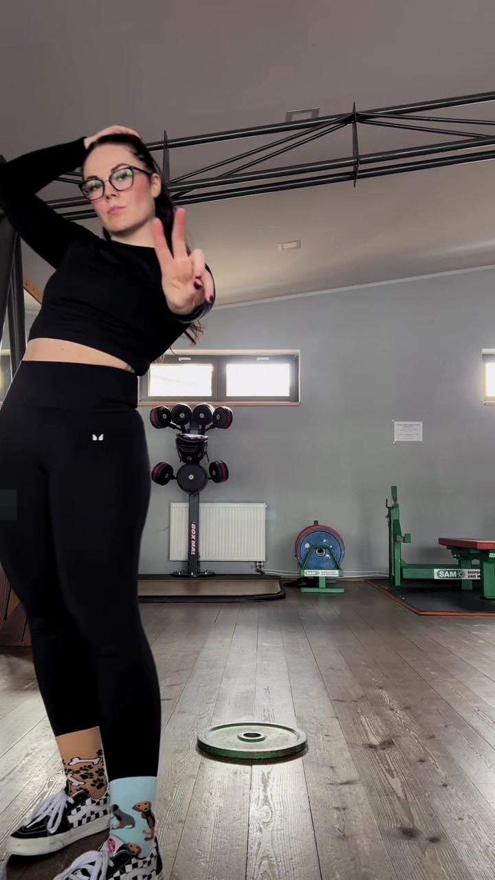 @Rebecca_the_bruja