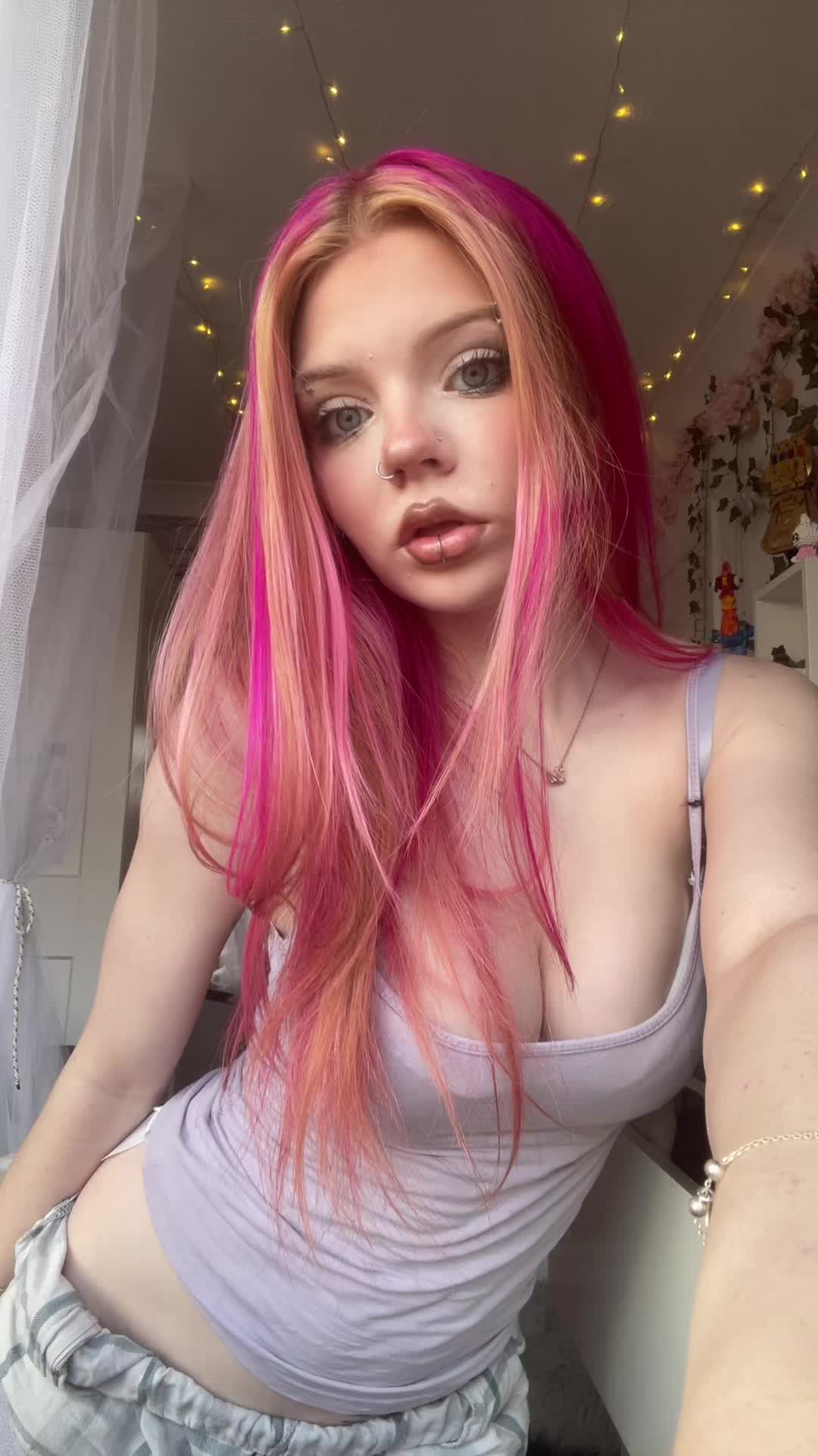 @_ellamary_
