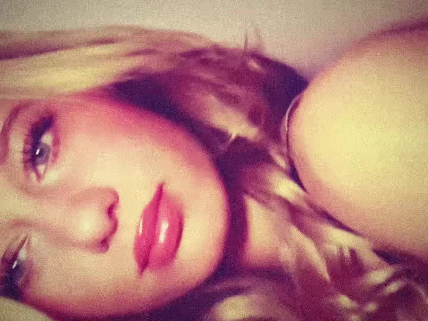 @𝑳𝒂𝒗𝒊𝒏𝒊𝒂 .