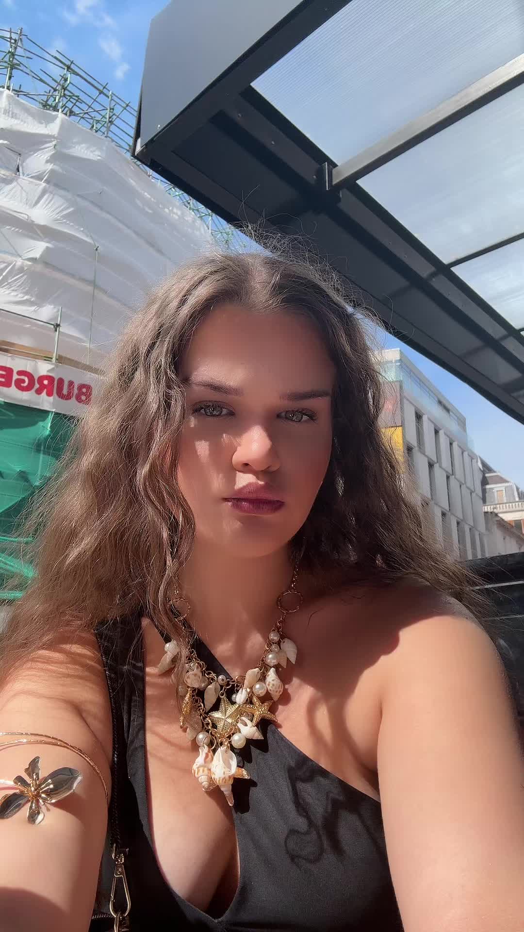 @divadollasign.co