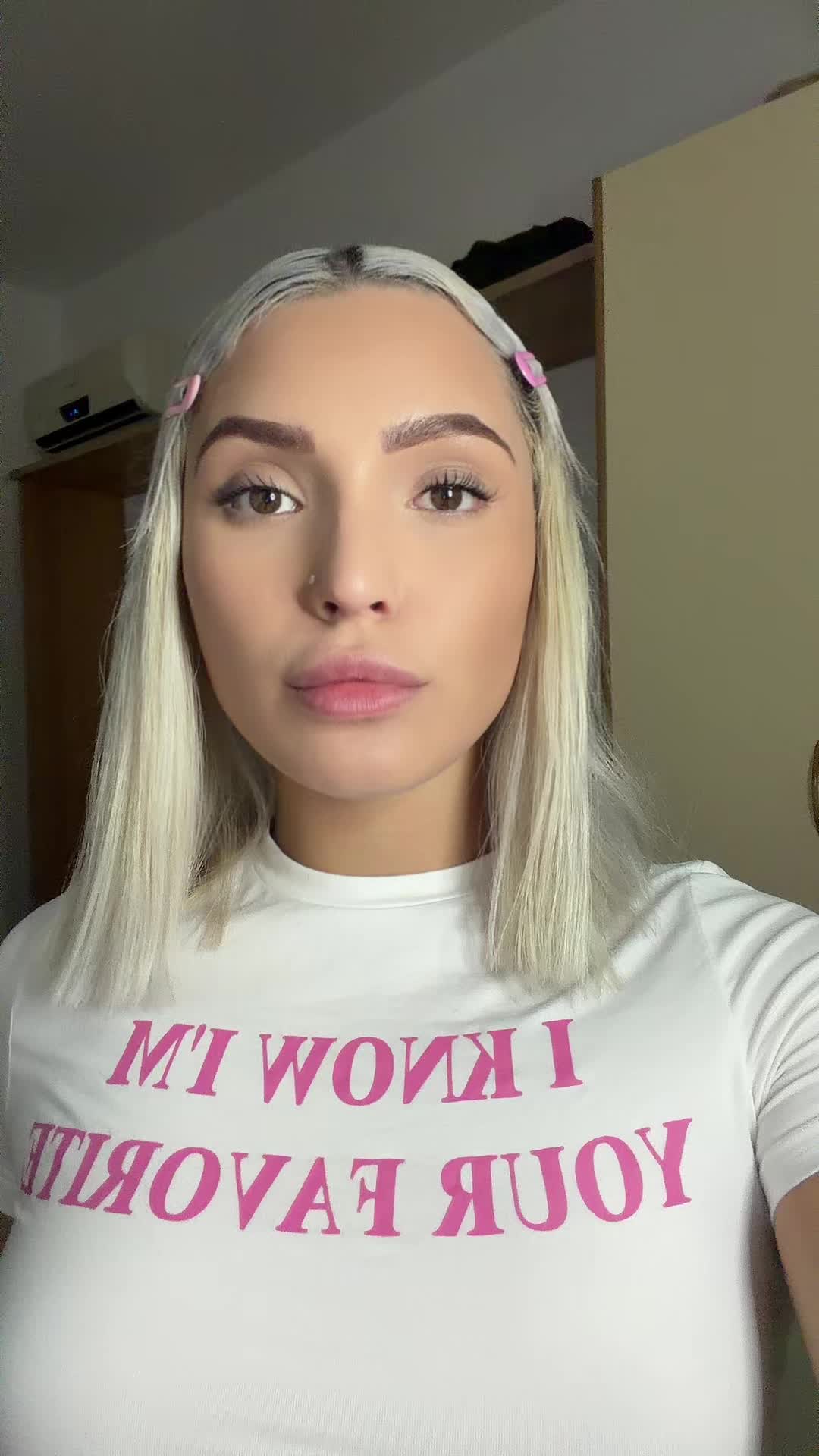 @vickyblonde77