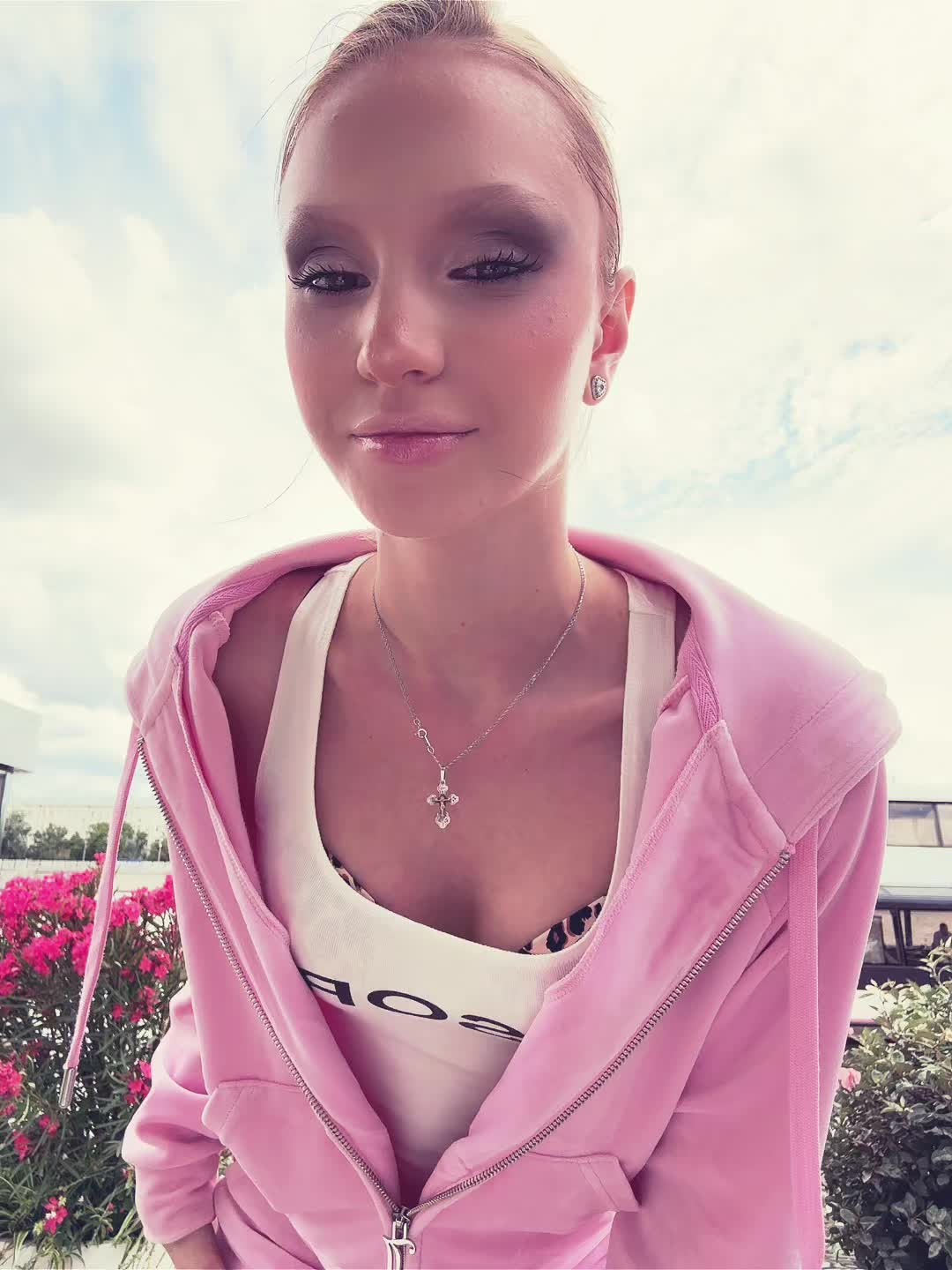 @missnikusyaa