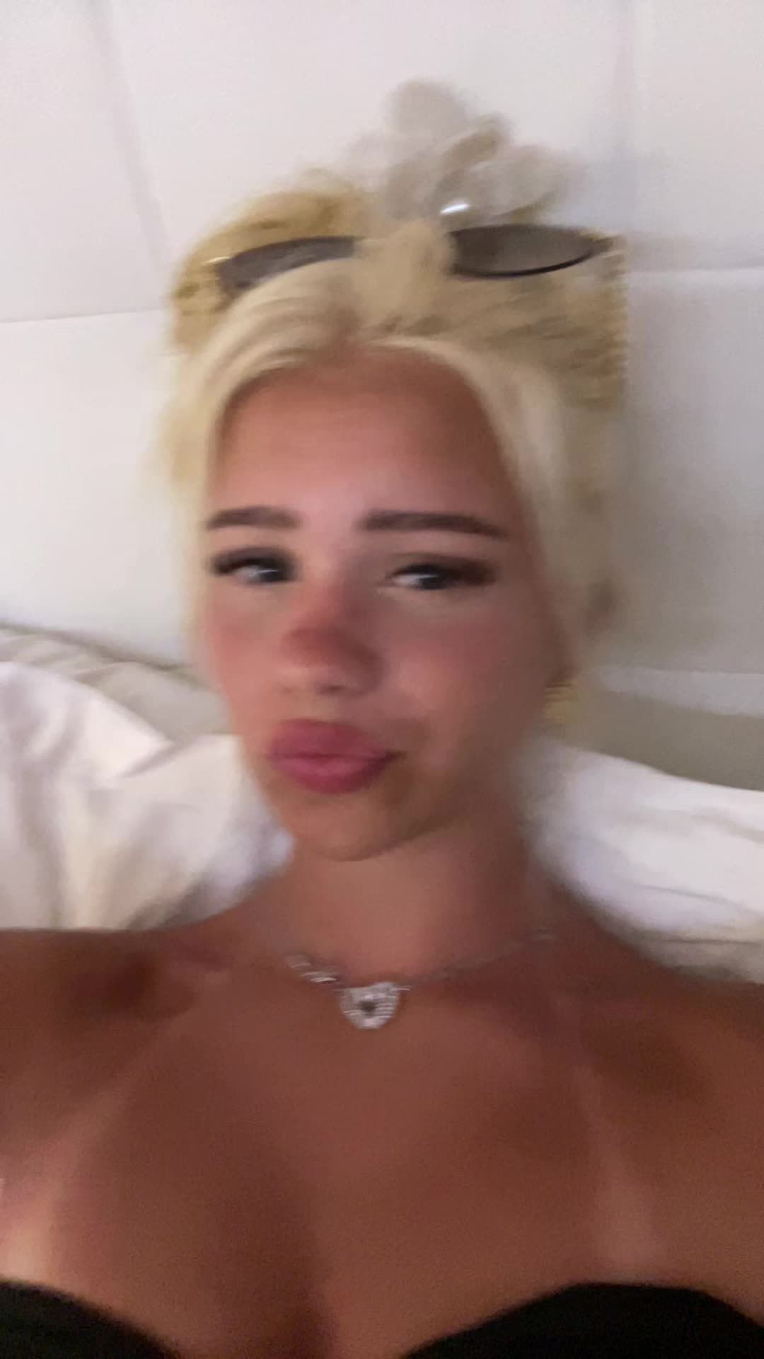 @💎𝐌𝐈𝐊𝐀 𝐁𝐑𝐎𝐎𝐊𝐒💎
