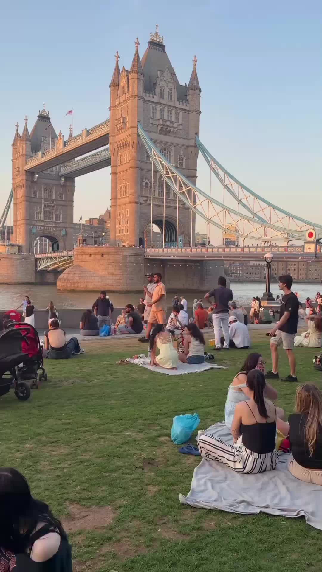 @𝓓𝓪𝓷𝓲𝓪𝓵 𝓚𝓱𝓪𝓷 𝕌𝕂🇬🇧