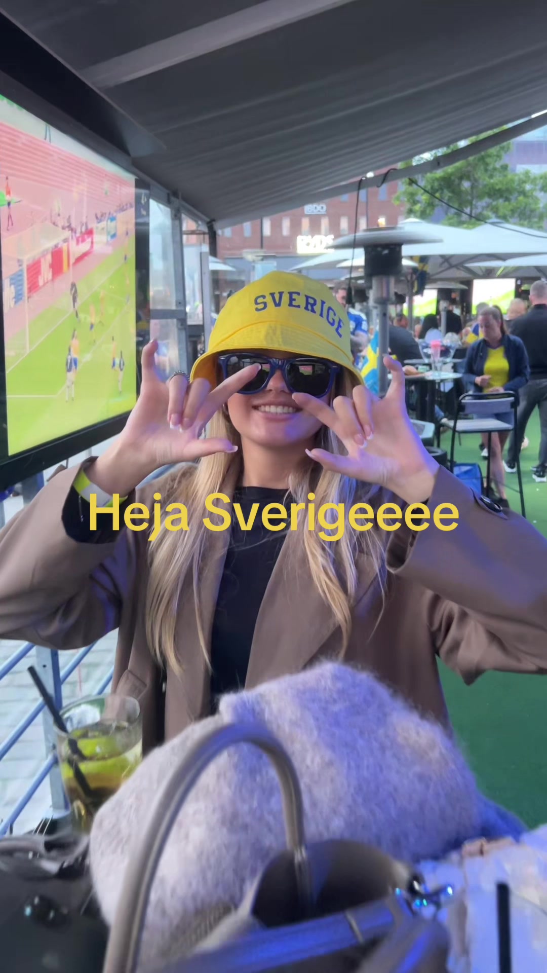 @Ella