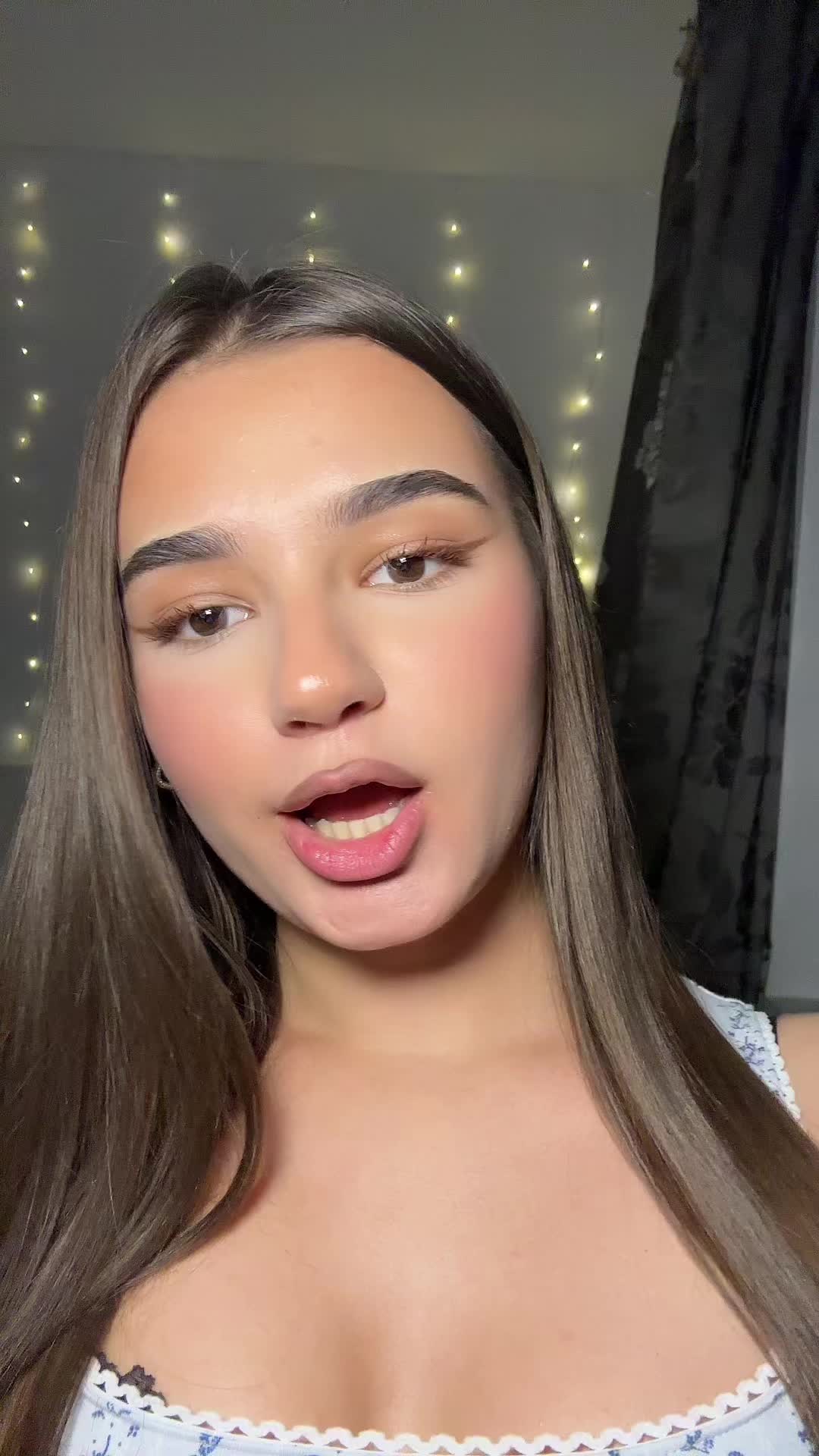 @adelinavrm