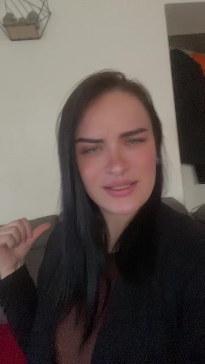 @Alli 🖤