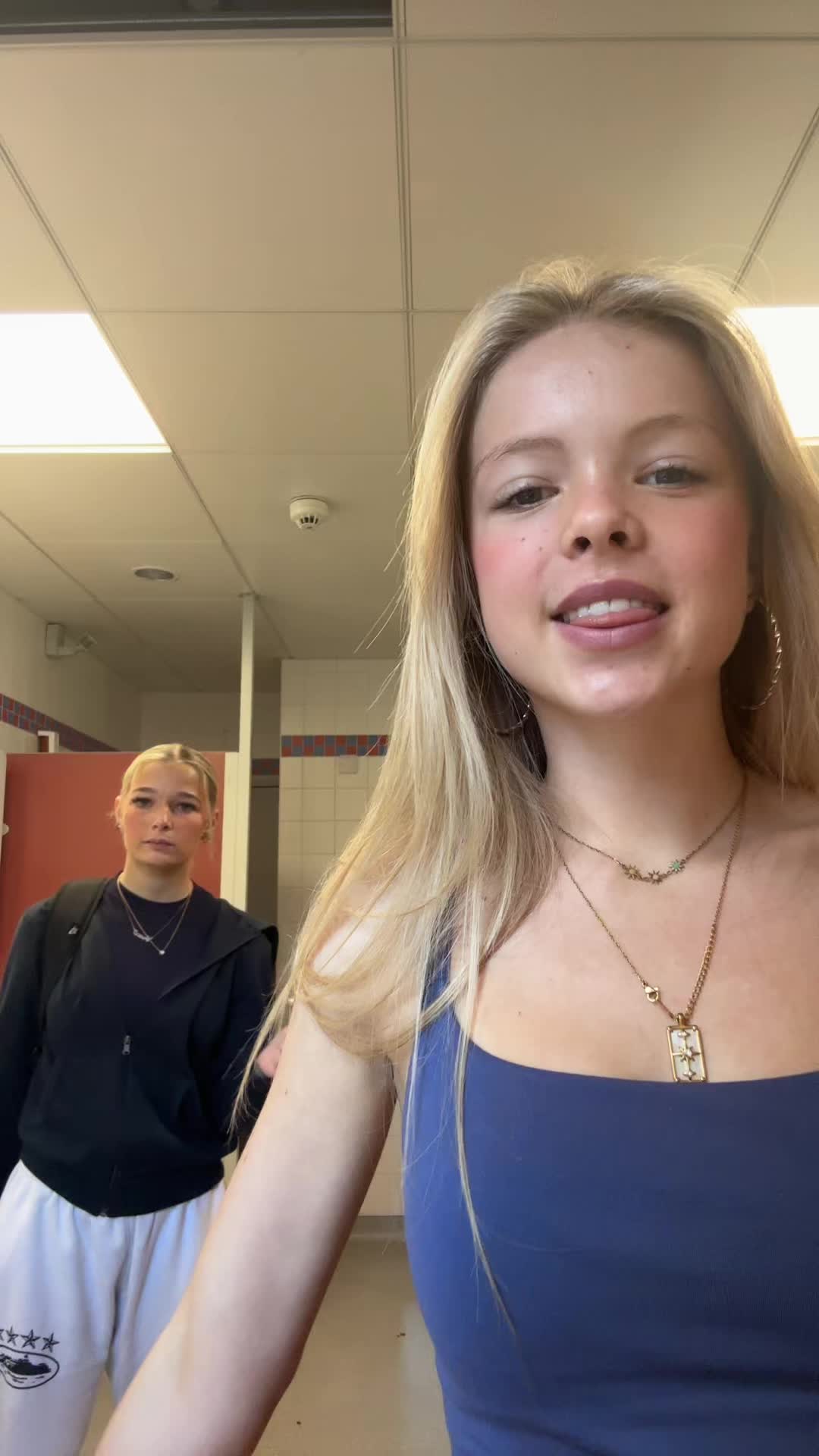 @urmumsmellslikepeeniz
