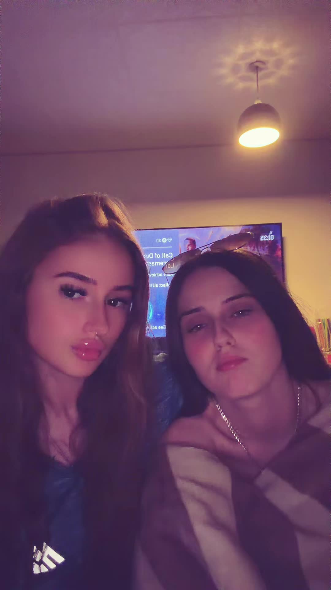 @ell 👩&zwj;❤️&zwj;💋&zwj;👩