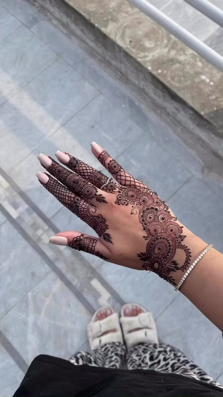 @Henna artist