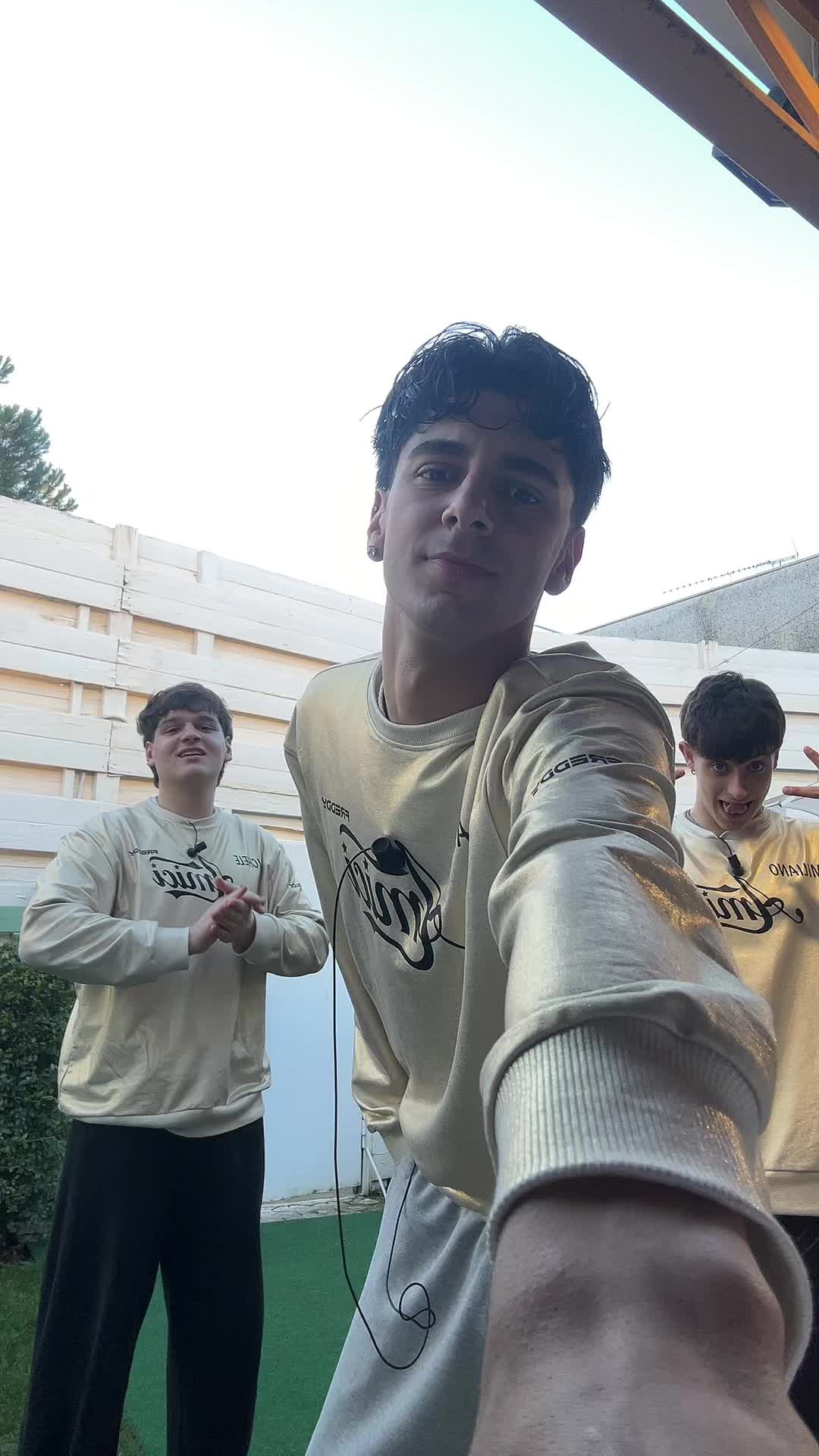 @A L E X🥥