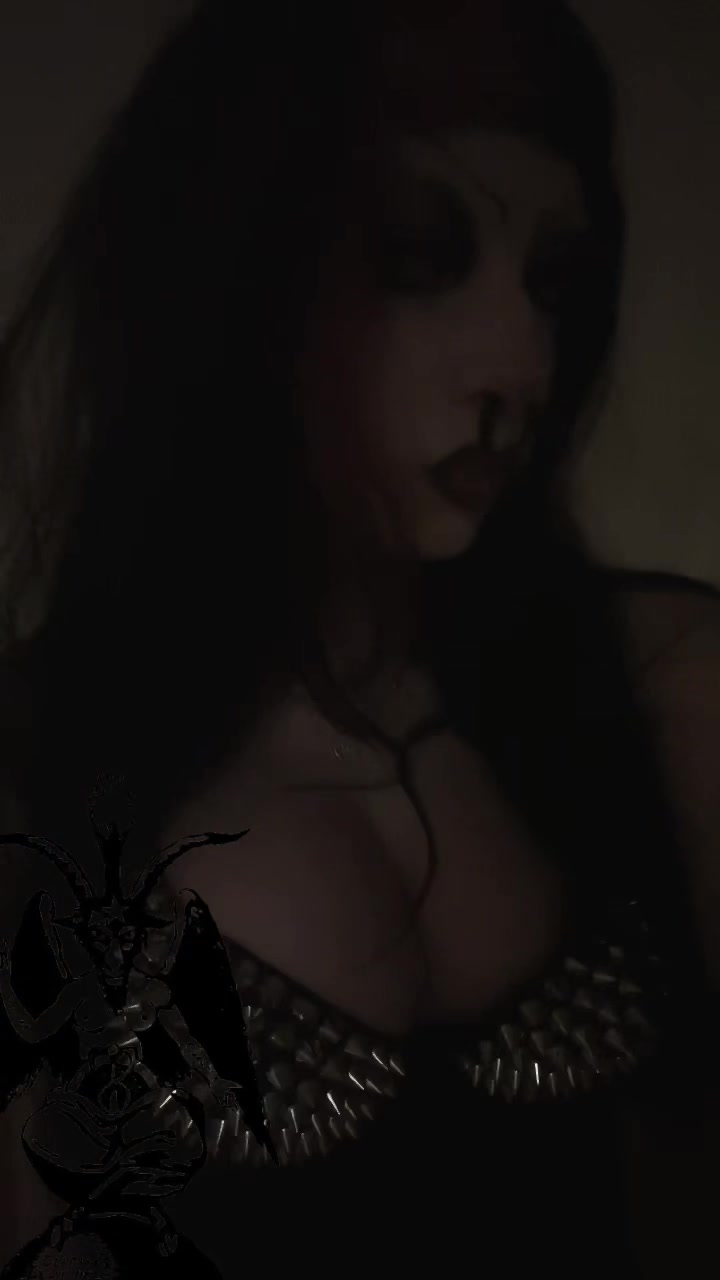 @Hella🗡️