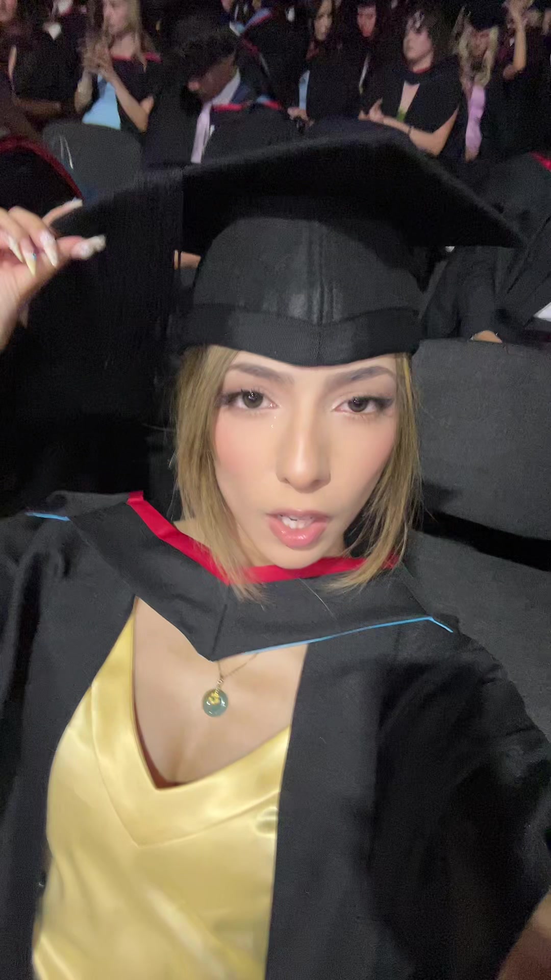 @emi 孔
