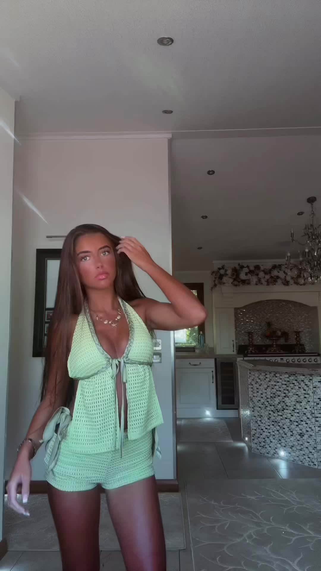 @Rosiedelaneyy_