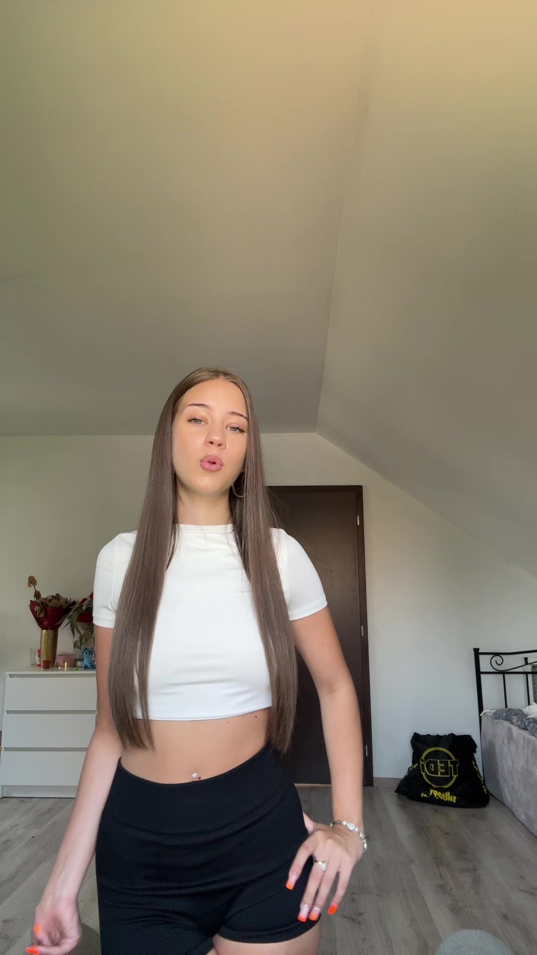 @𝓥𝓲𝓿𝓲𝓮𝓷
