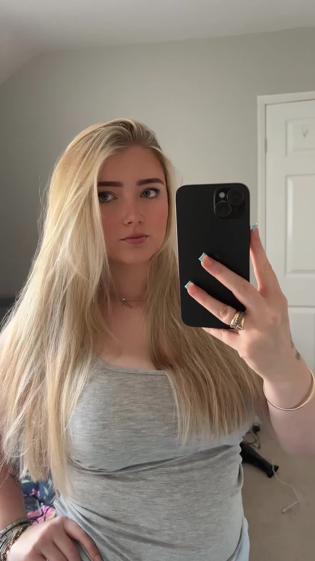 @leahnicole1