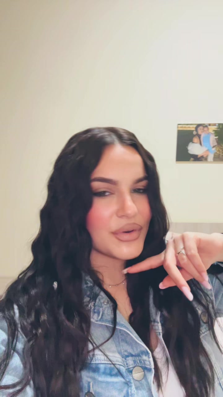 @𝑨𝑵𝑵𝑨 𝑴𝑨𝑵𝑬𝑳𝑳𝑰