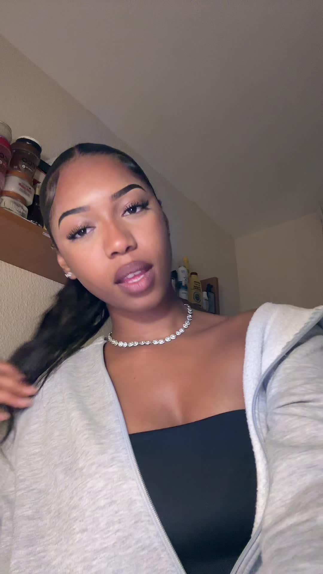 @baddie.chaki