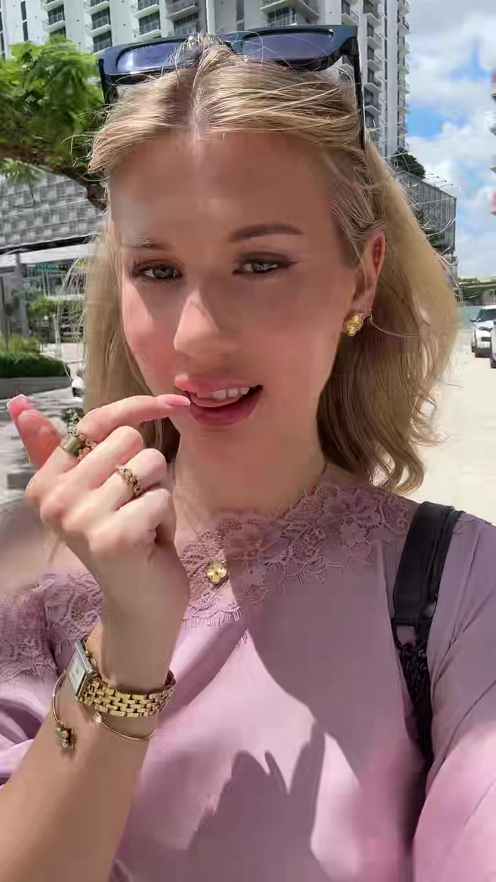 @Ella