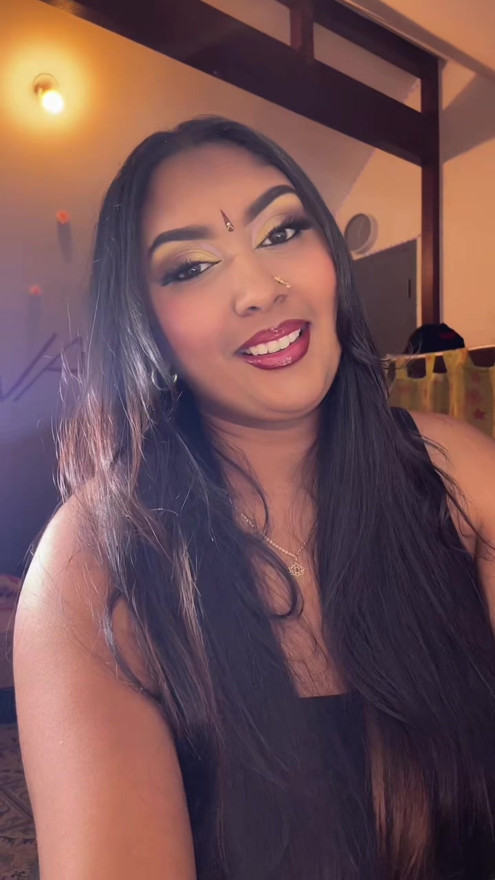 @𝐁𝐨𝐥𝐥𝐲𝐰𝐨𝐨𝐝𝐢𝐞𝐧𝐧𝐞 ✨