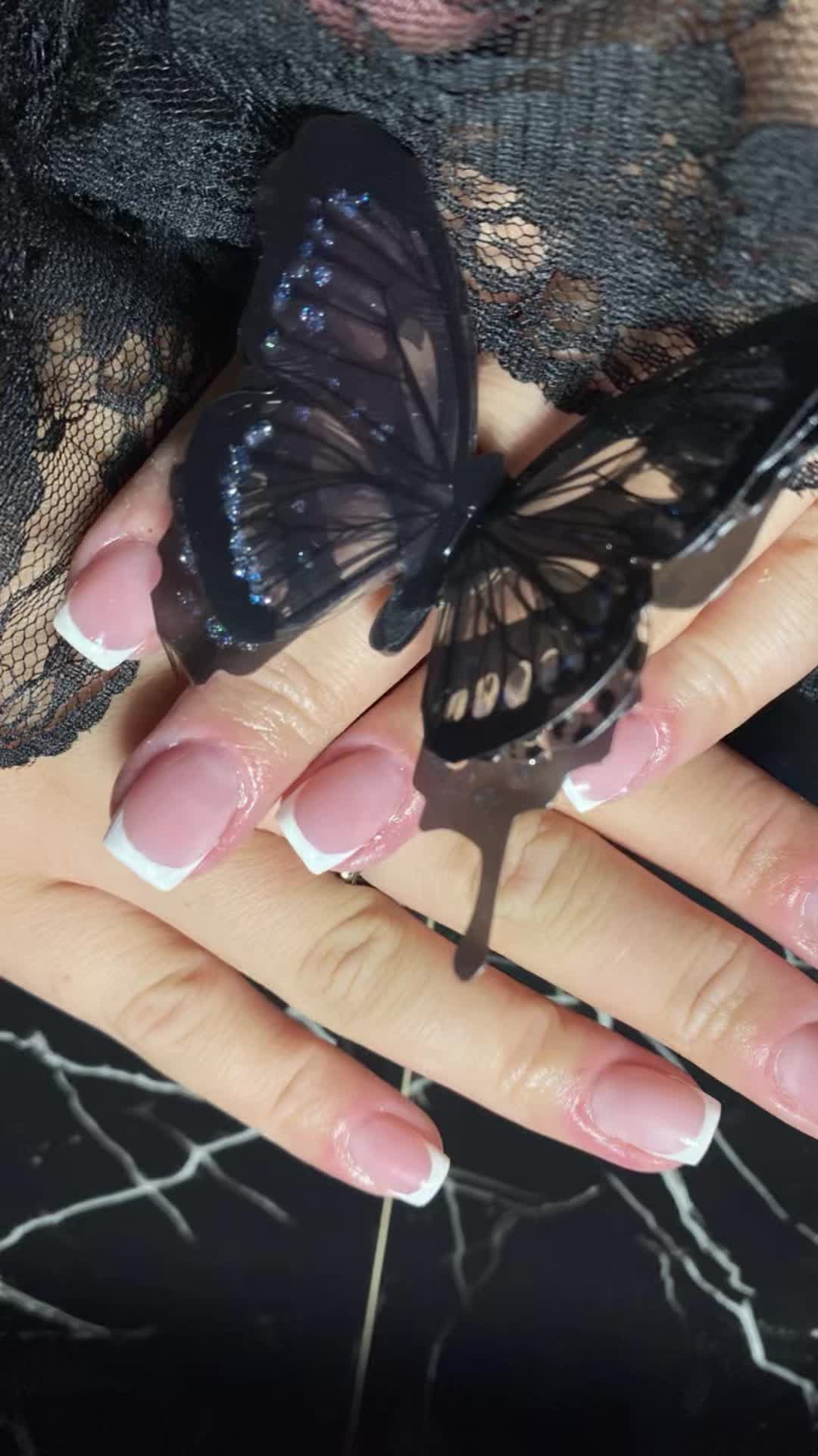 @larisagerox