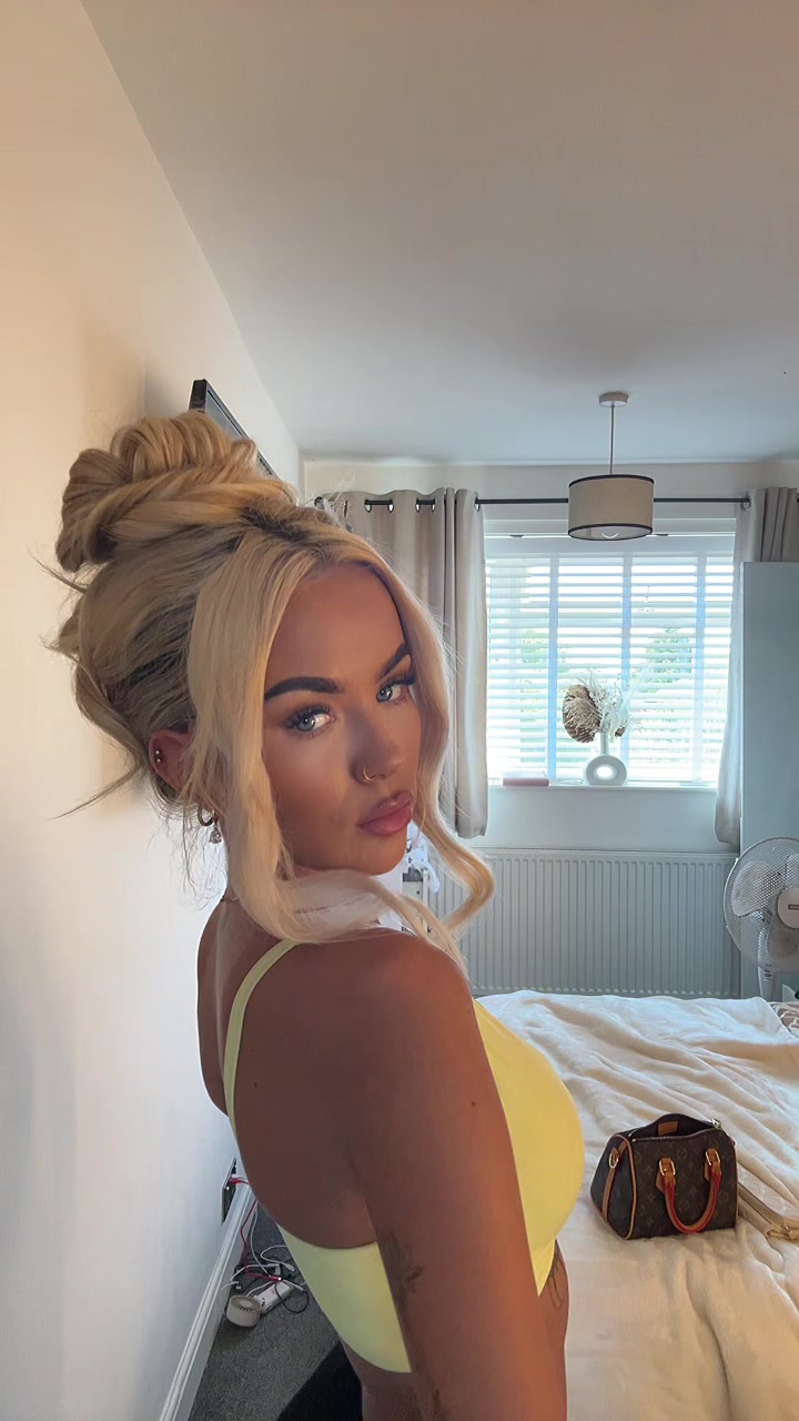 @elliesouthgate1