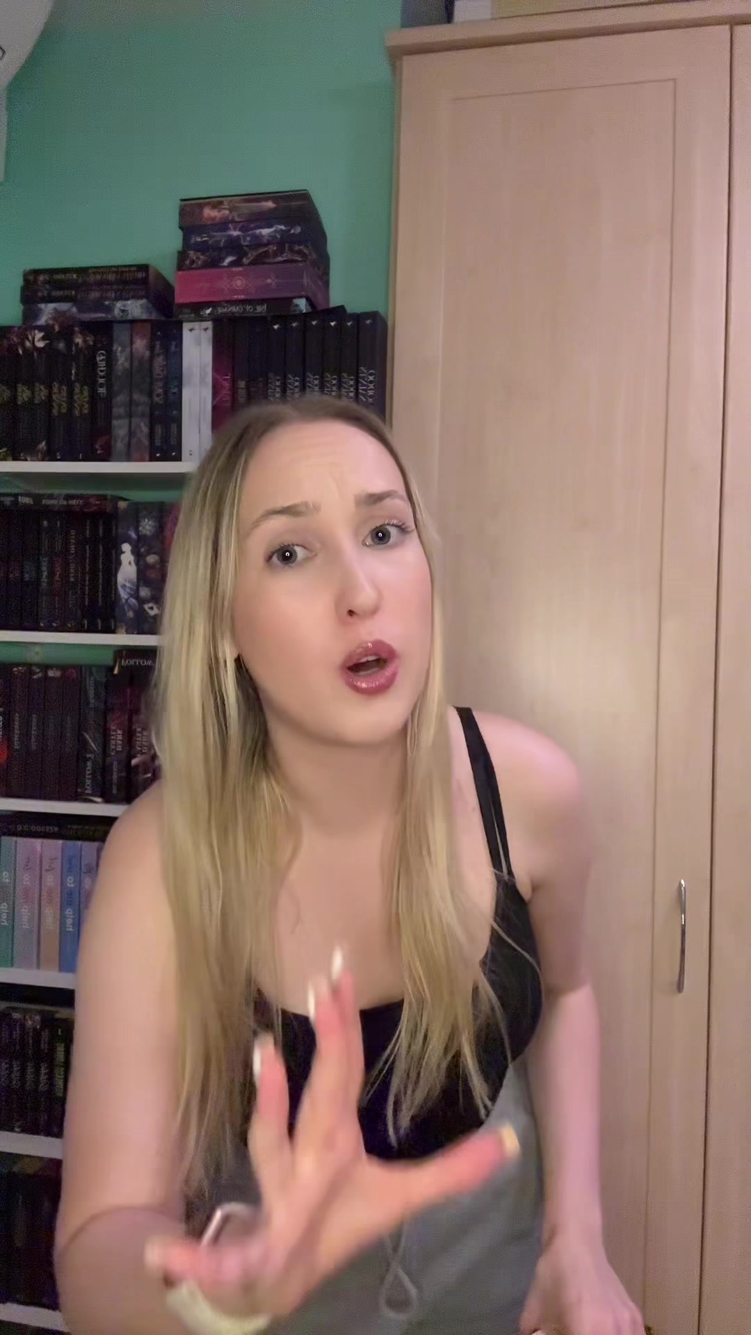 @𝑀𝑒𝑙𝑖 🖤📚