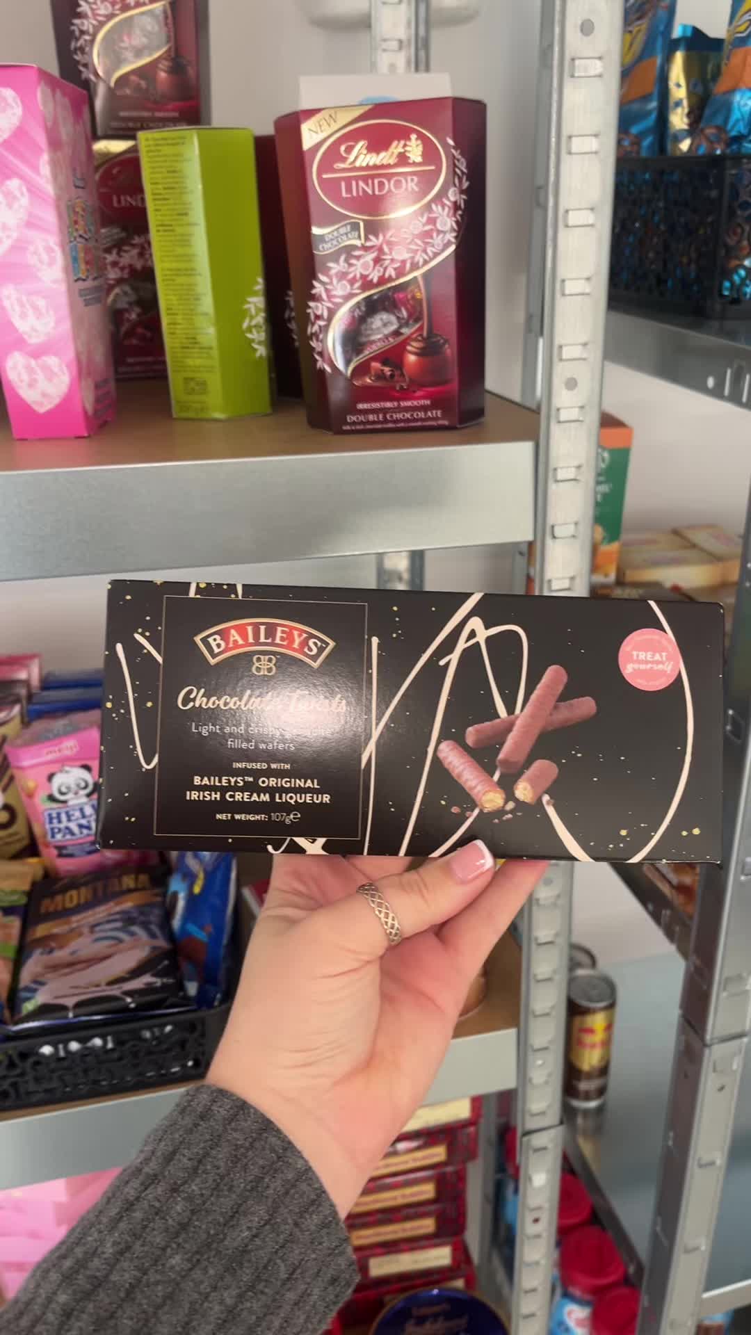 @Bellasboxesuk