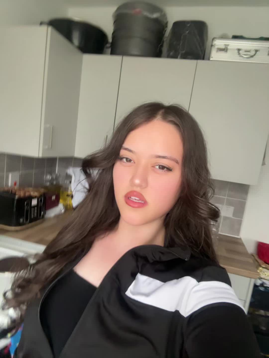 @⃟