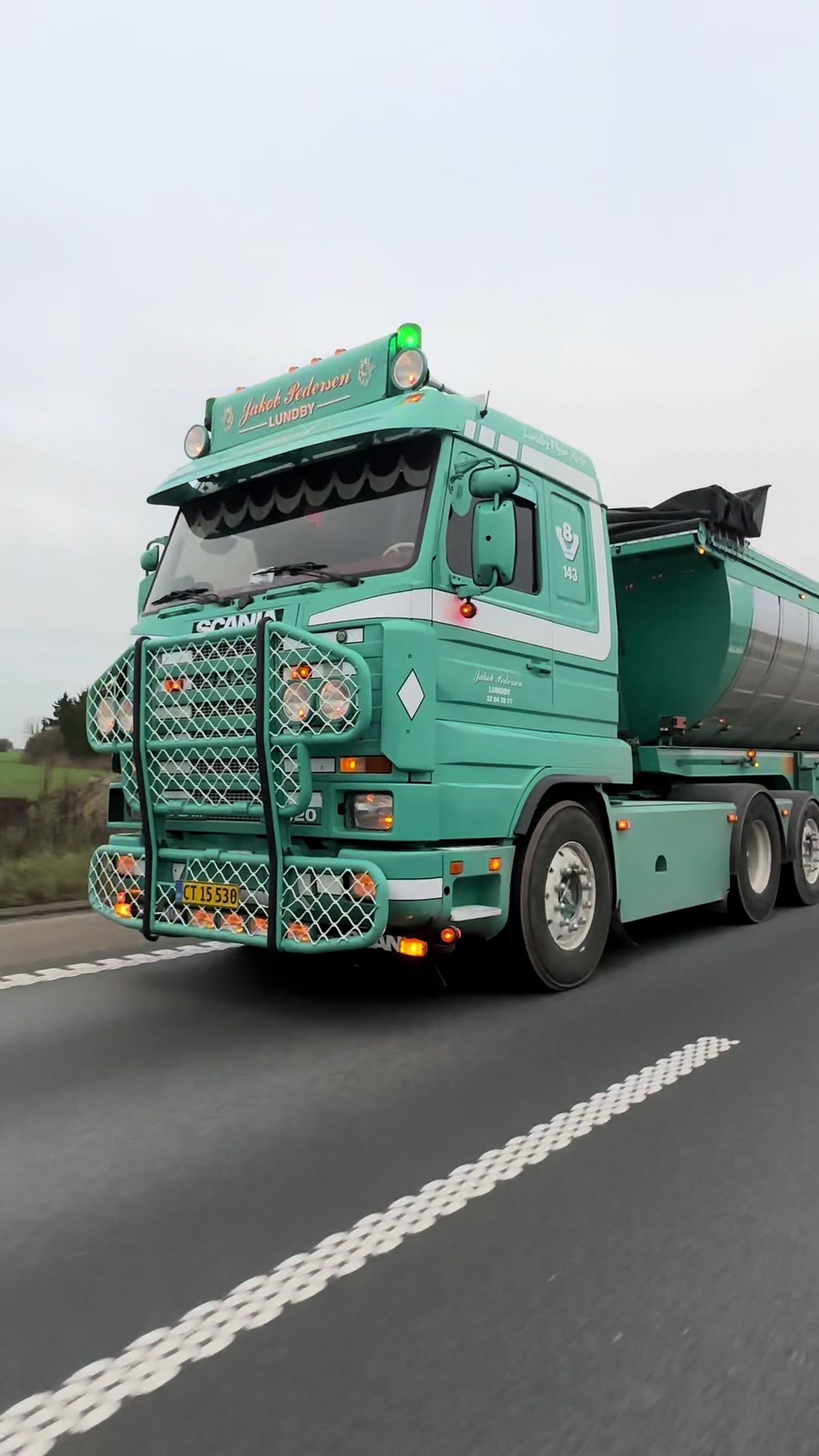 @LV’s TRUCKPHOTO