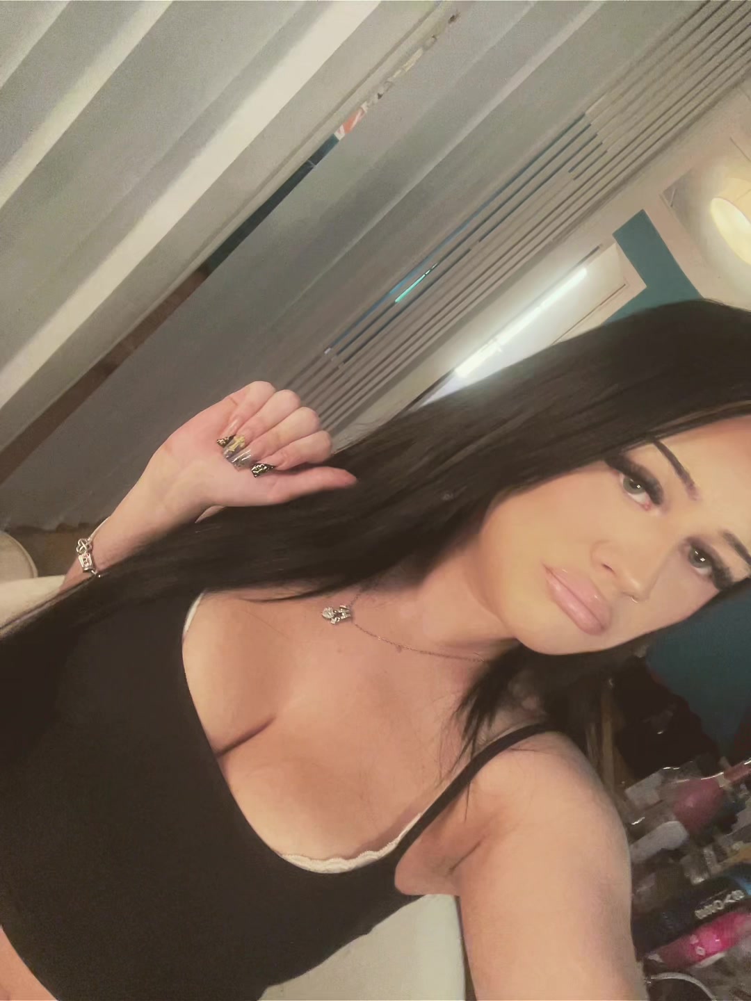 @𝐿 💋