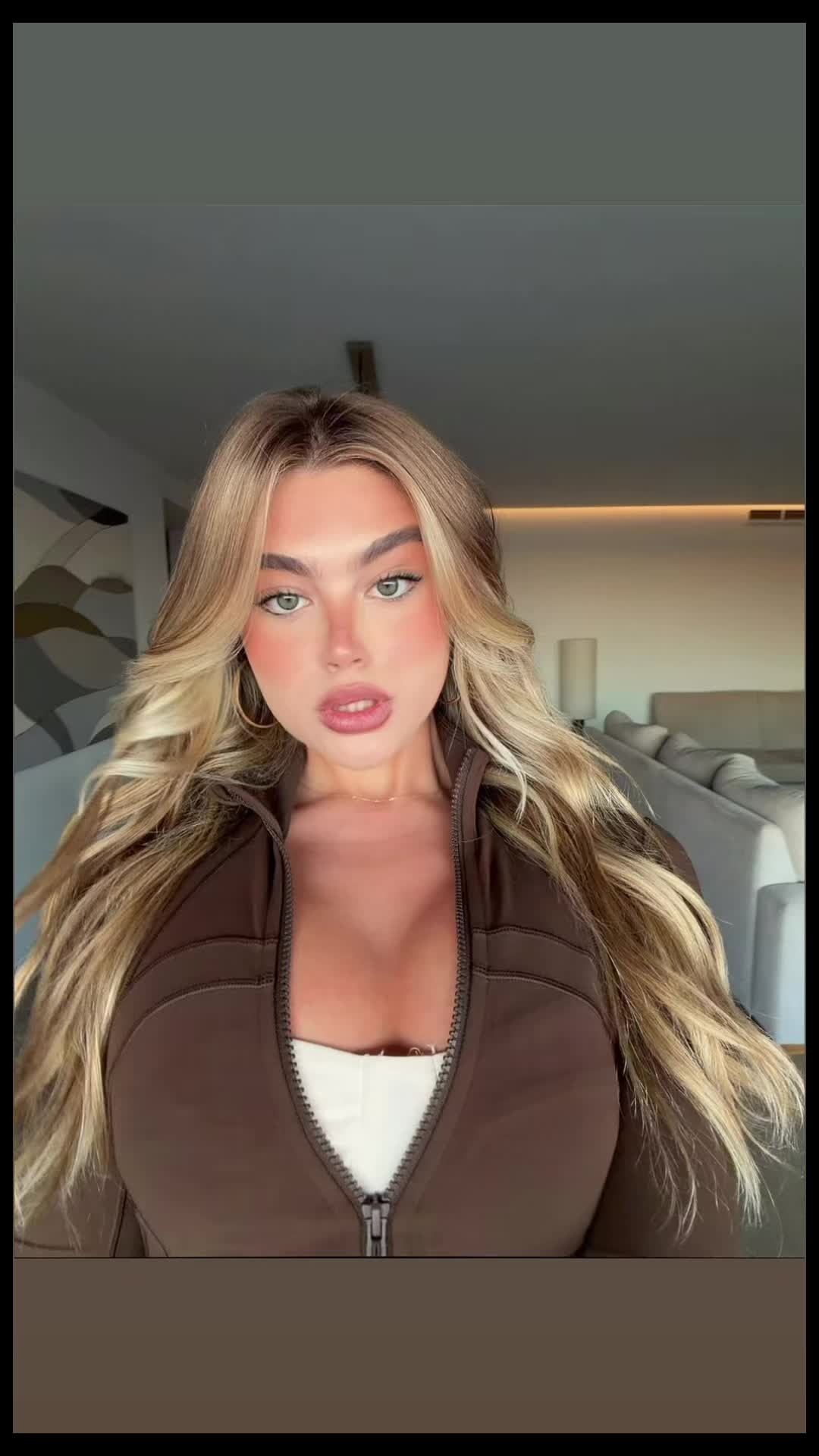 @eliett
