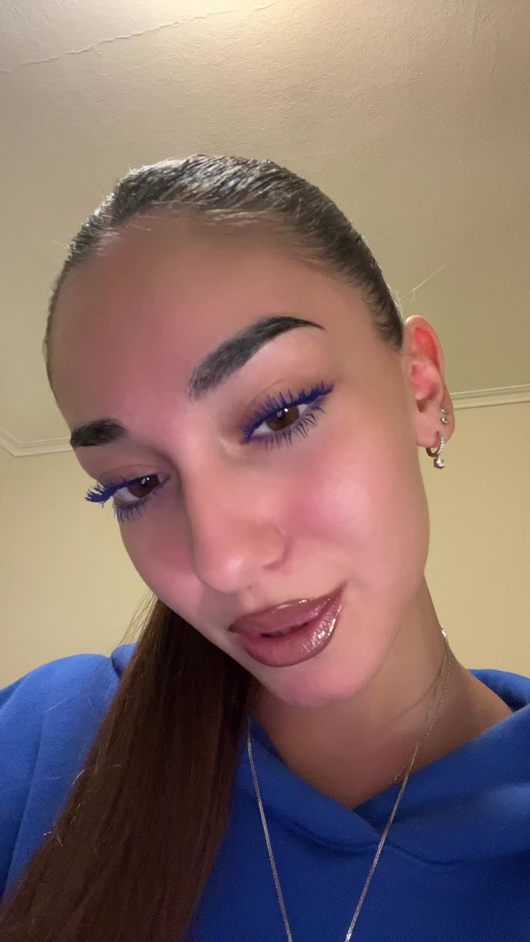 @Angiee