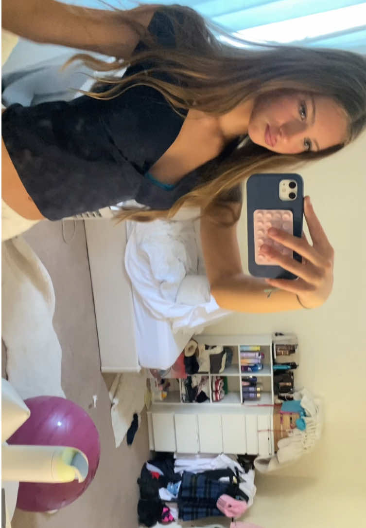 @𝐡𝐚𝐥𝐥𝐞🥂