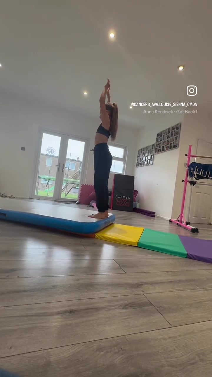 @Dancers Ava-louise and Sienna