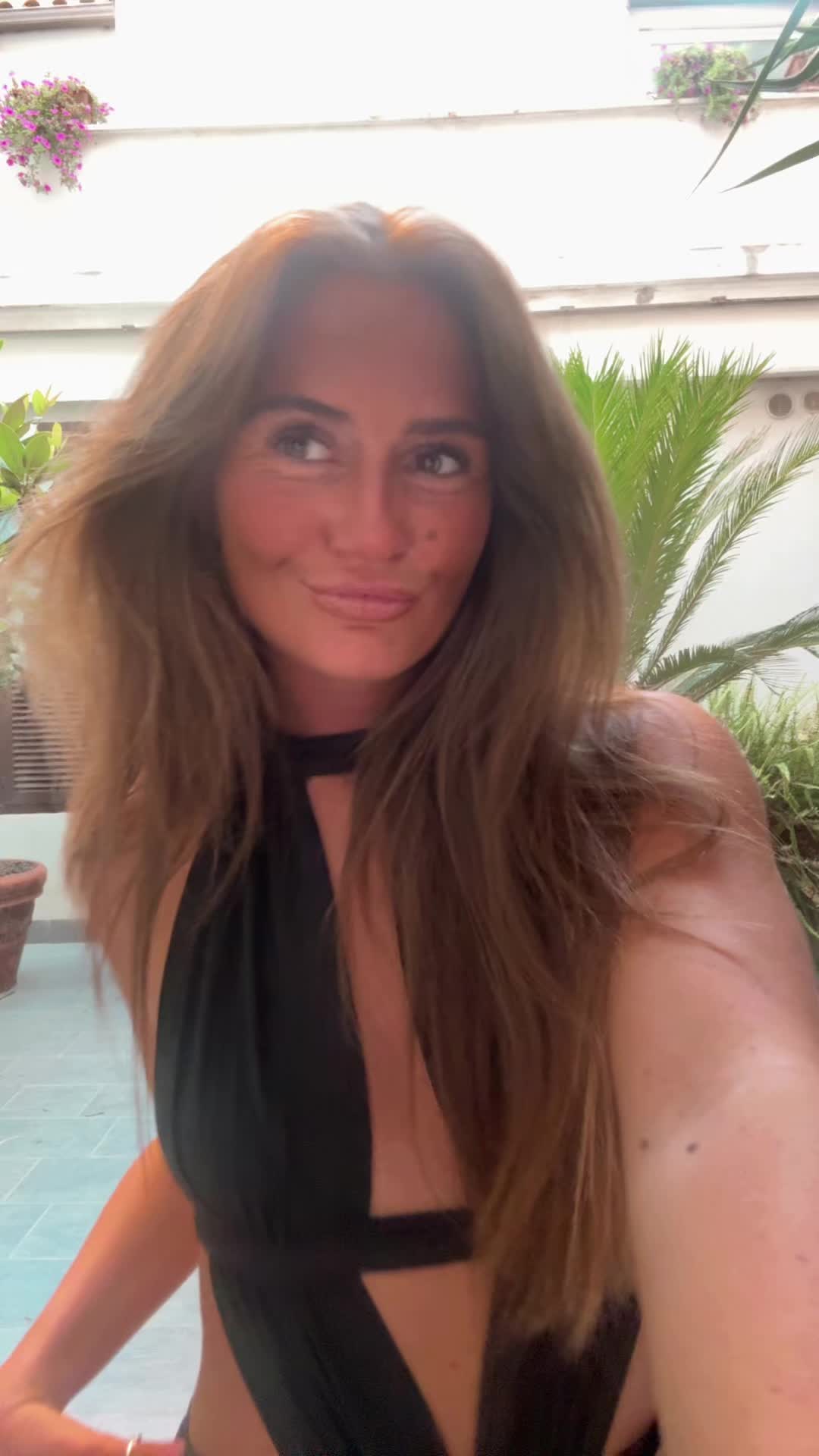 @carashannon