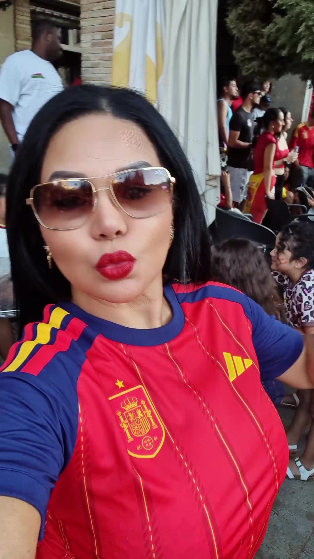 @LAVIDAESBELLA 🥂💃
