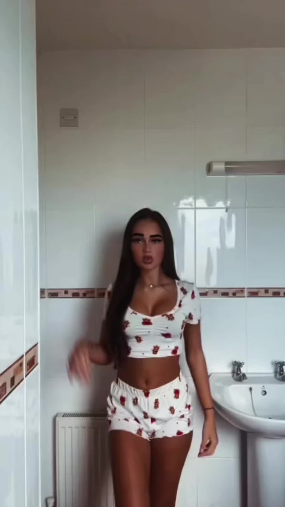 @𝐇𝐄𝐋𝐄𝐍𝐌𝐀𝐑𝐈𝐄ꨄ