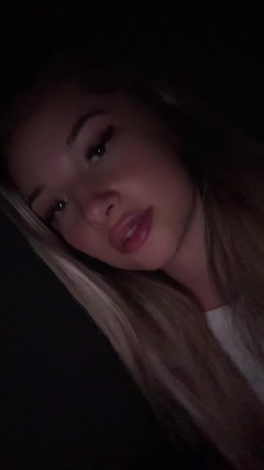 @🗽 V i k t &oacute; r i a 🗽