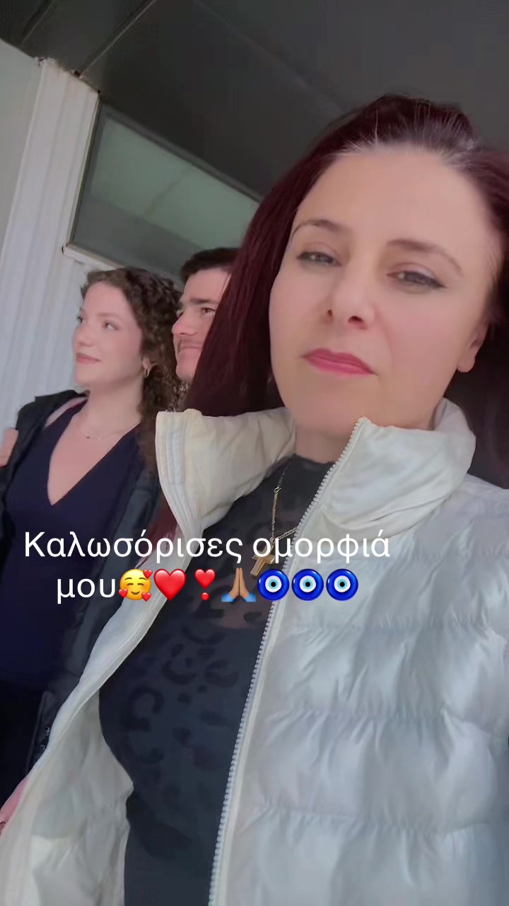 @Louisaartemis)