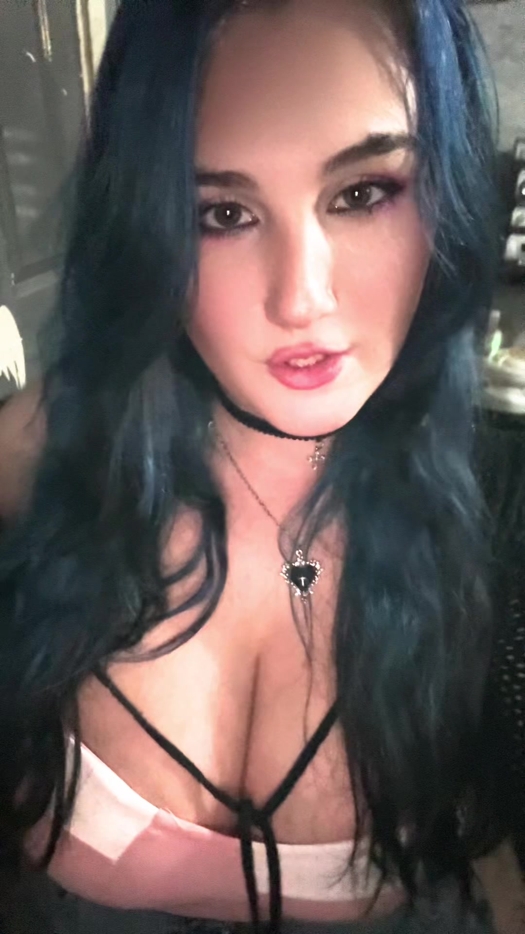 @🥀miku🦇