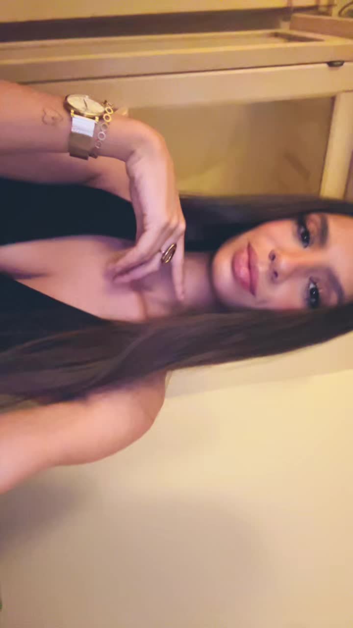 @adrianaa