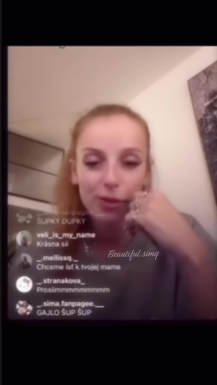 @𝒮𝒾𝓂𝒶.𝐹𝒶𝓃𝓅𝒶𝑔𝑒 🎀