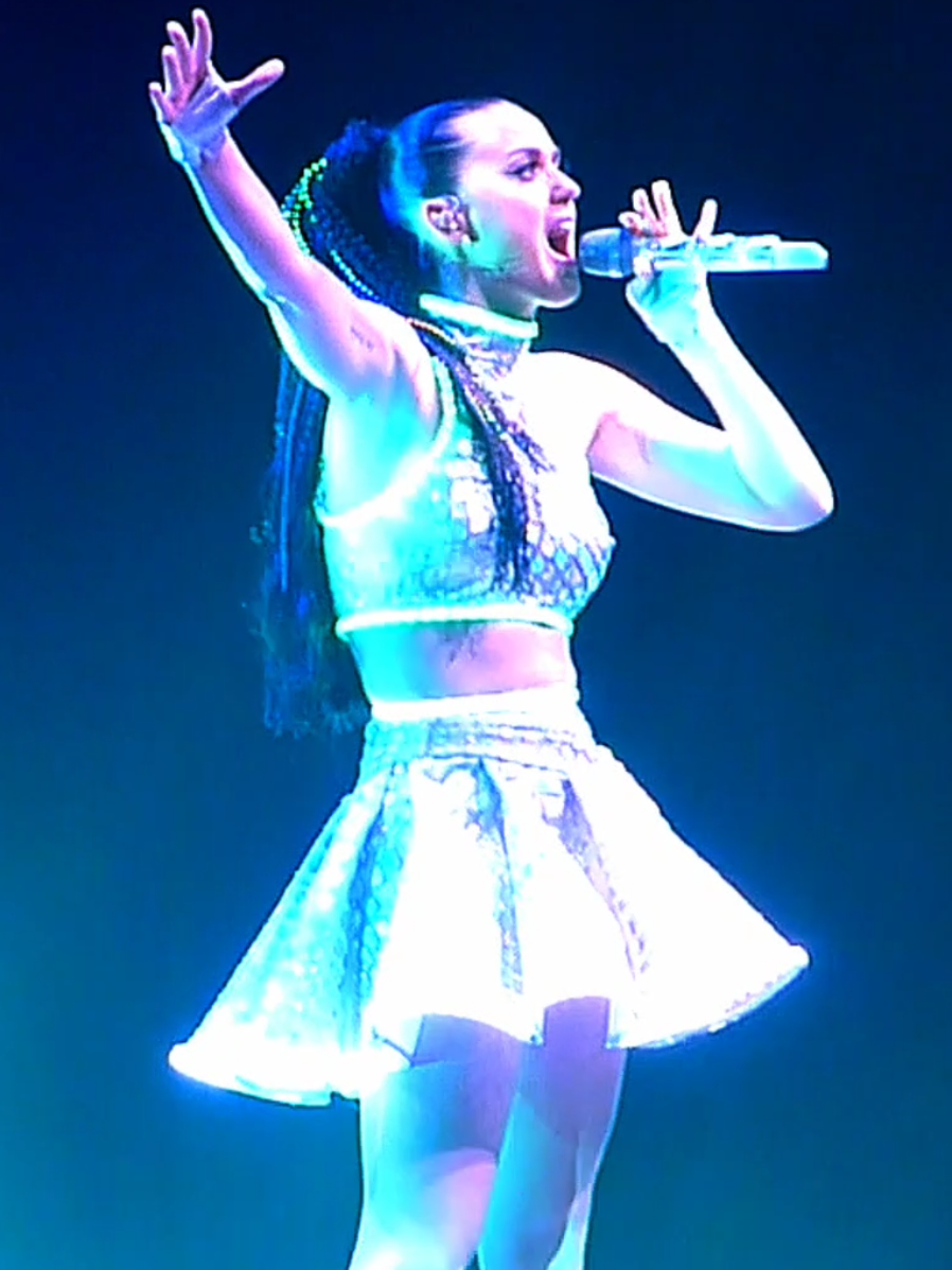 @Lisa Loves Live