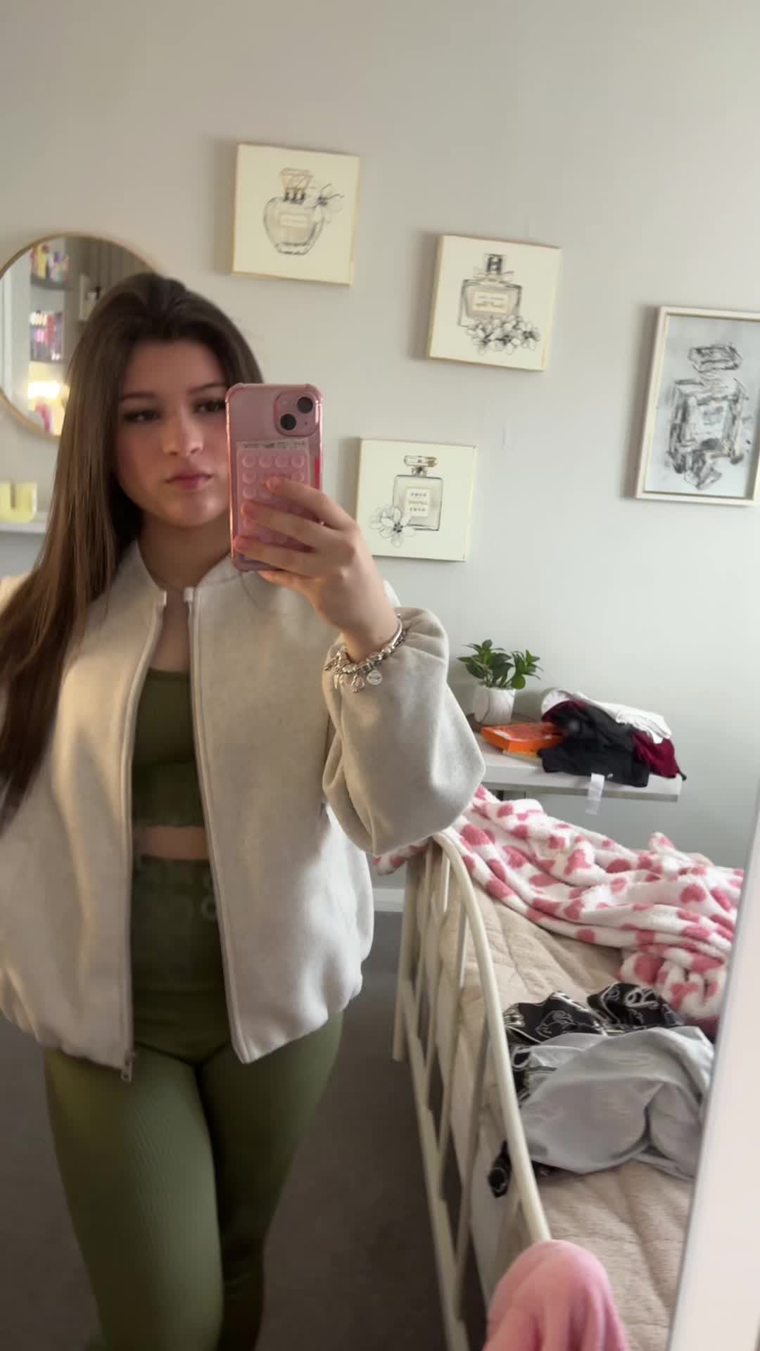 @𝐴𝑉𝐴~𝐿𝐸𝐸❤️