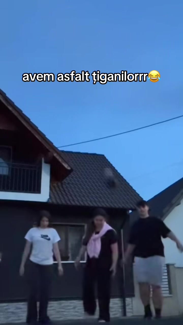 @Lari._.rox