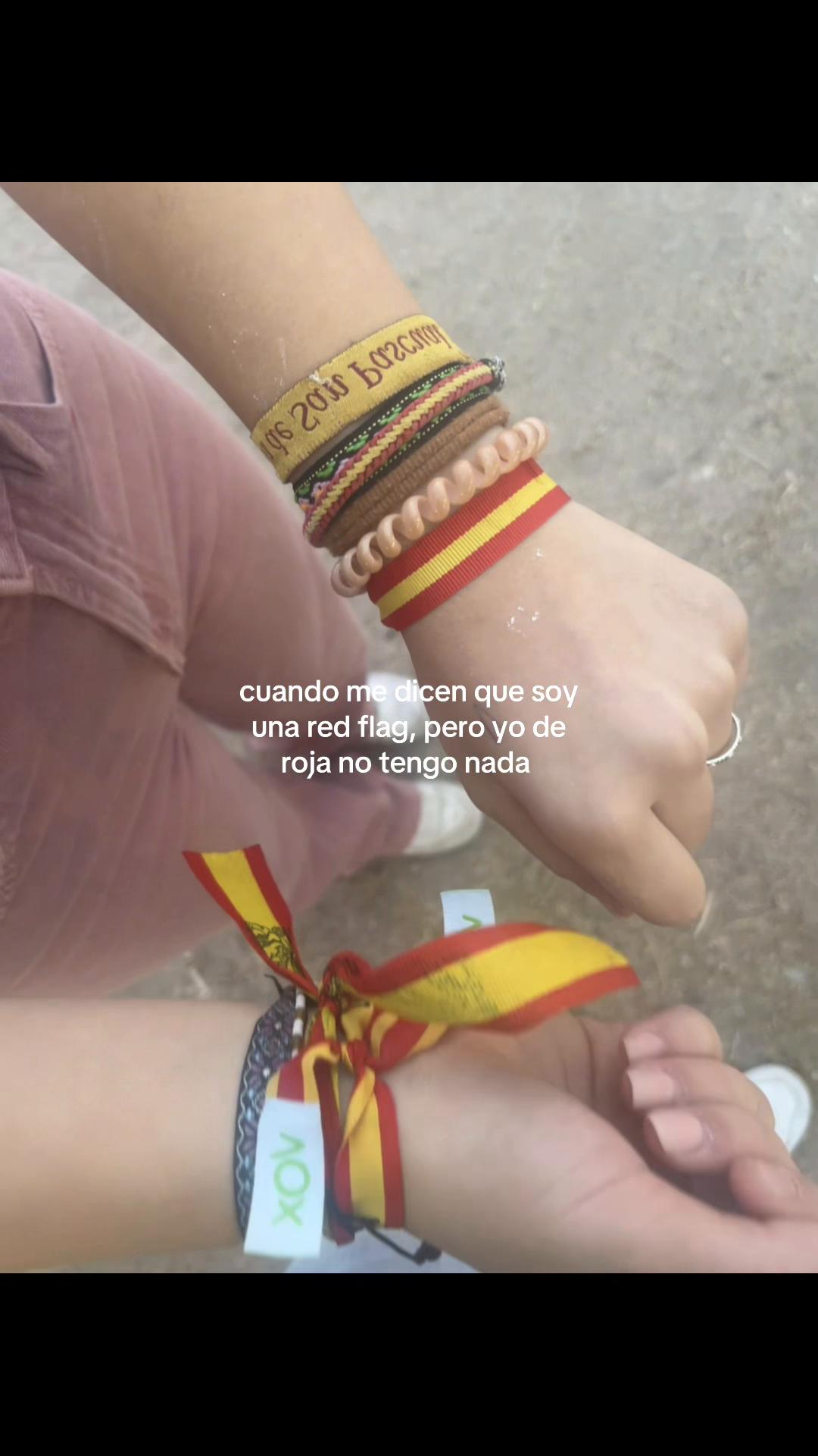 @𝒱